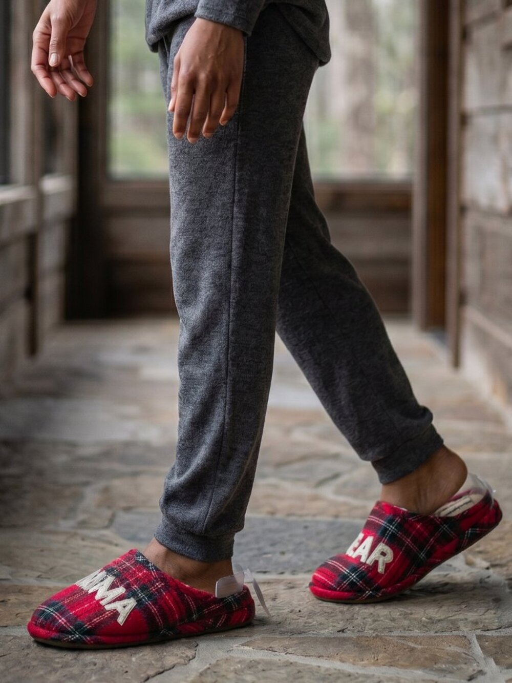 *Dearfoams Plaid Slippers – Red – NWT -Women's 9/10